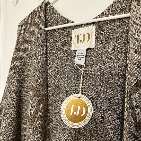 The Jetset Diaries Plus Knit Poncho - Picture 6 of 15